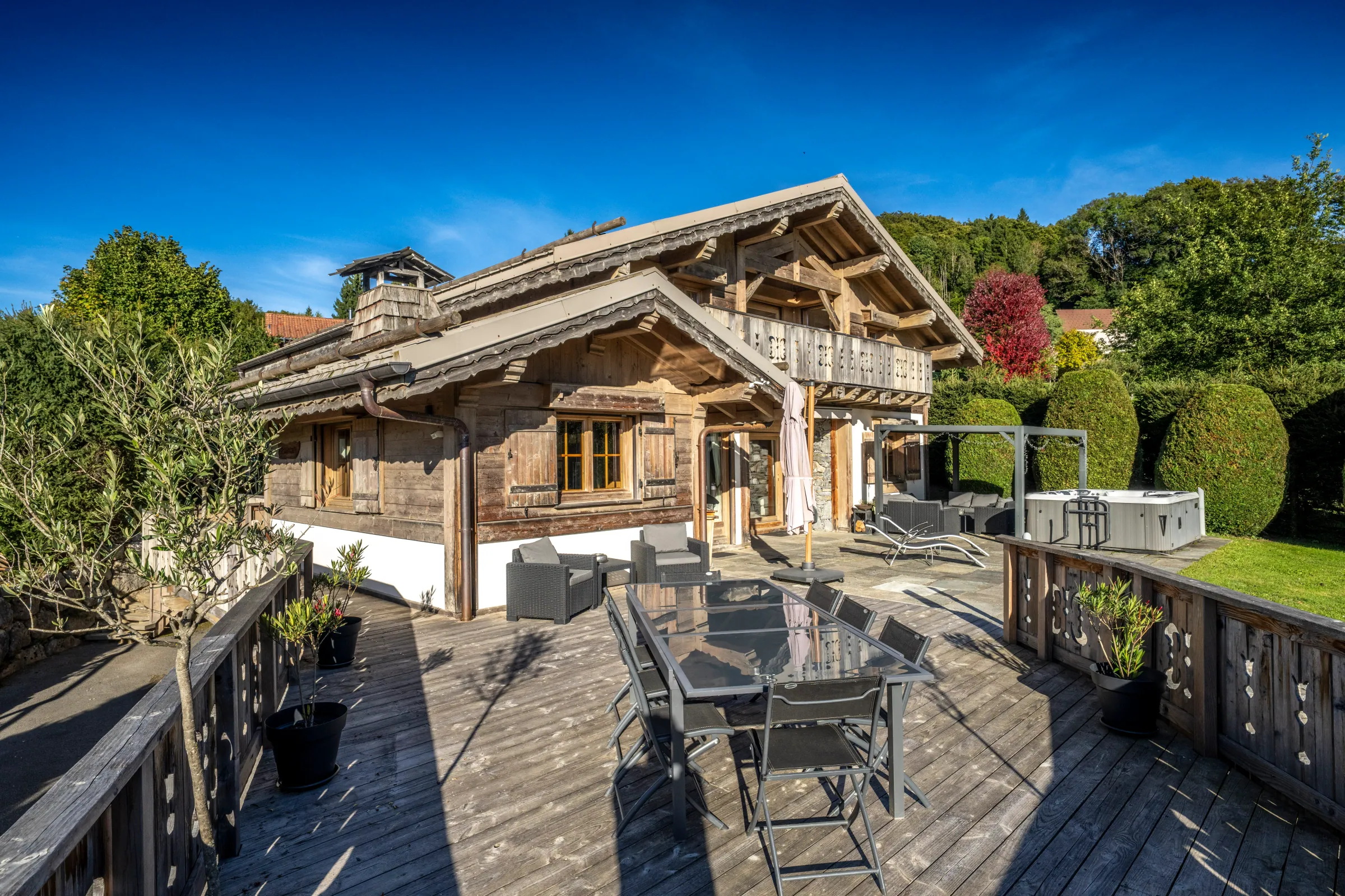 Terrasse et façade du Chalet Balmotte 810